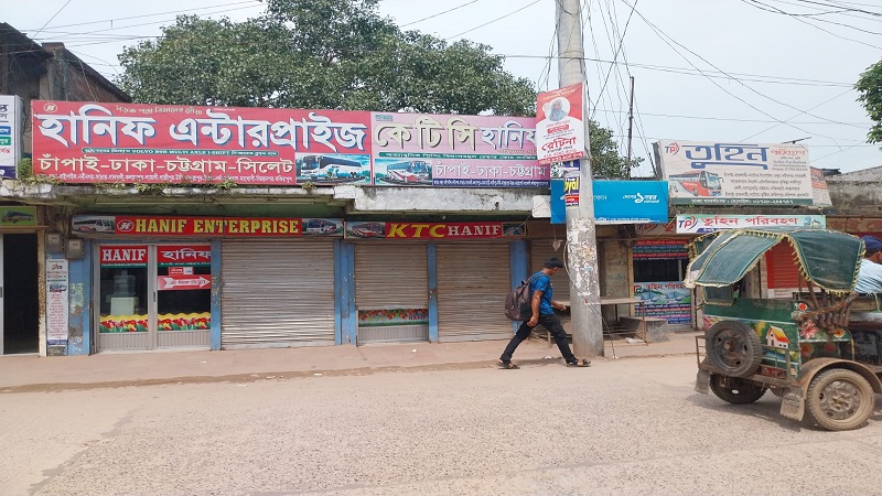 বেতন ভাতা বৃদ্ধির দাবিতে চাঁপাইনবাবগঞ্জ-রাজশাহী-নাটোর-ঢাকা রুটে বাস চলাচল অনির্দিষ্টকালের জন্য বন্ধ